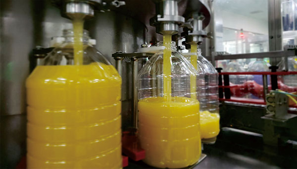 全自動旋轉稱重式灌裝機(圖1)